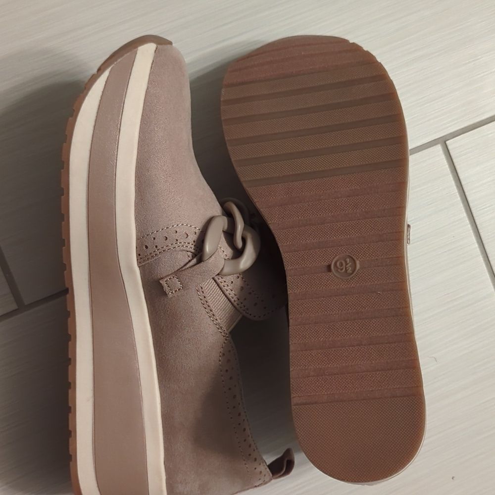 NWOT Madlove Tan Faux Leather Slip On Platforms - Picture 3 of 4